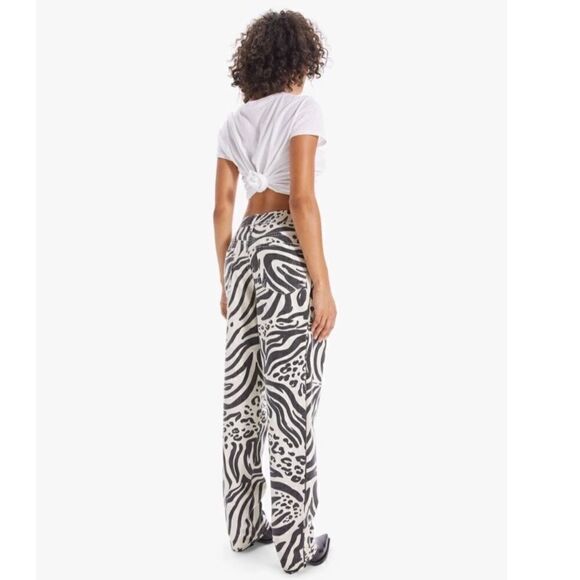 MOTHER
High Waisted Curbside Heel Jeans - Picture 2 of 8